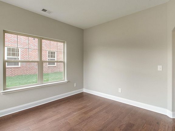 3rd image of 214 Glennister Ct