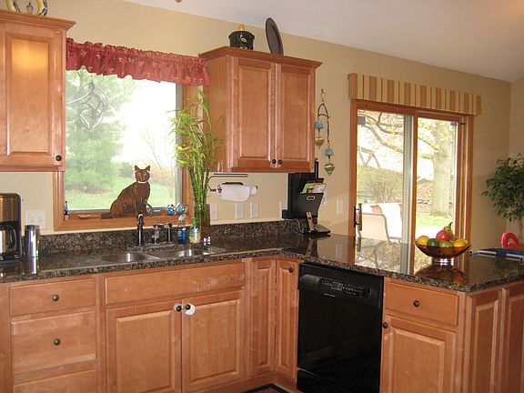 3rd image of 107 Fontaine Ct