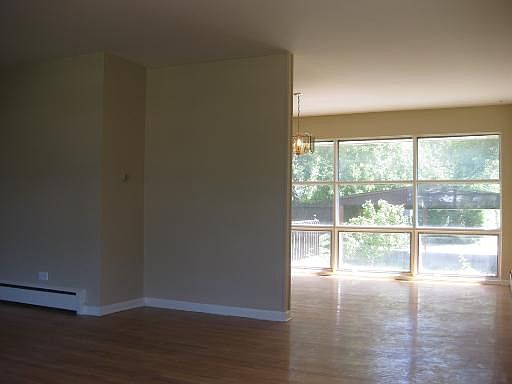 4th image of 3925 W Fargo Ave