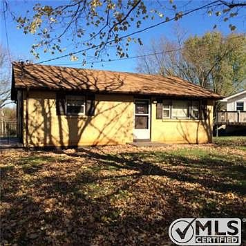 2nd image of 2015 Hillcrest Dr