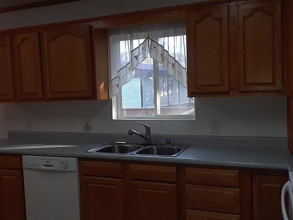 5th image of 24 Harris Dr