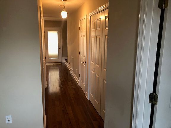 4th image of 1104 Windsor St