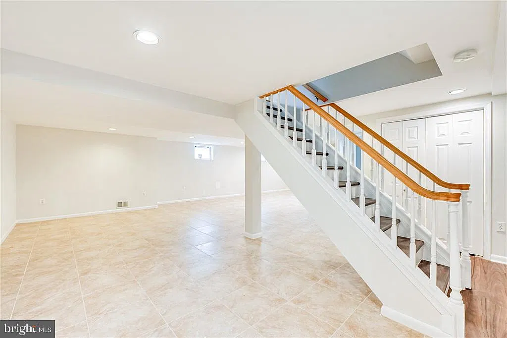 4 bed, 2.0 bath, 1246 sqft, $4,000 — Photo 4