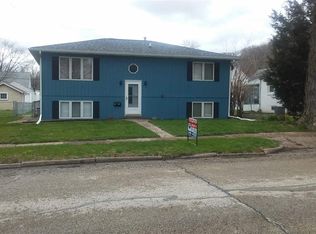 426 45th St, Moline, IL 61265