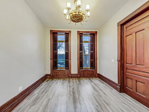 3rd image of 1445 N California Ave #1