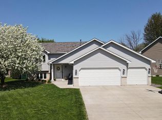 7062 Eagle Trl, Centerville, MN 55038