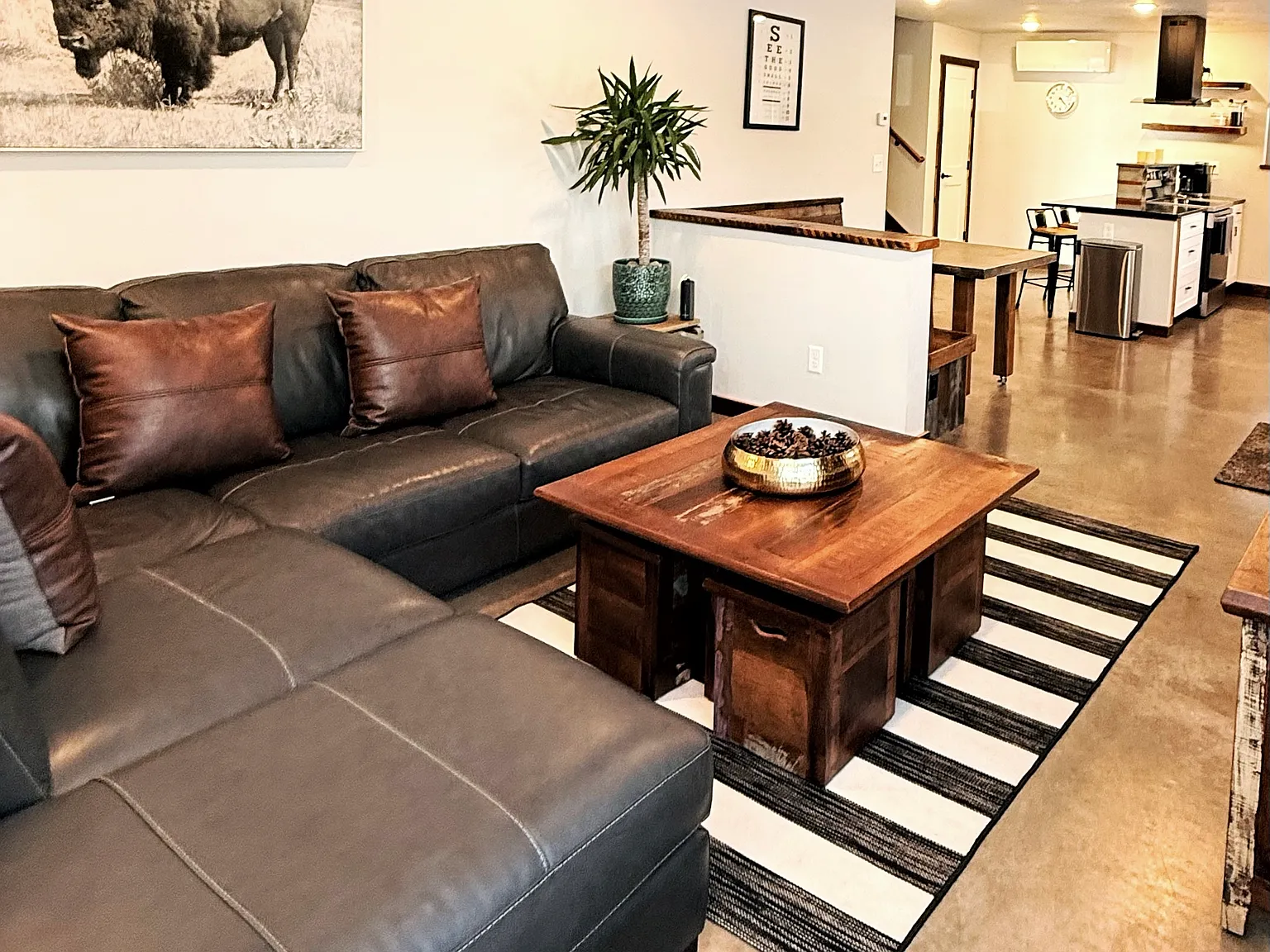 3 bed, 2.5 bath, 2280 sqft, $3,200 — Photo 3