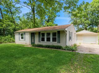 323 15th Ave, Silvis, IL 61282