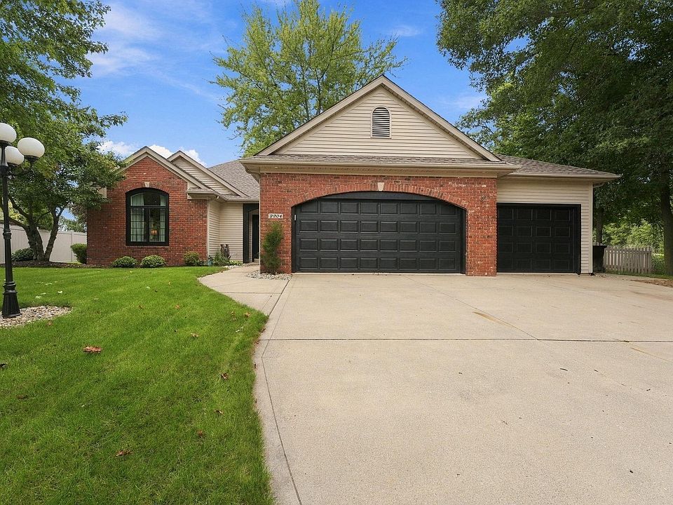 1st image of 2204 Shady Ln