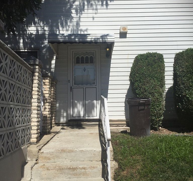 2nd image of 10 Turf Ct