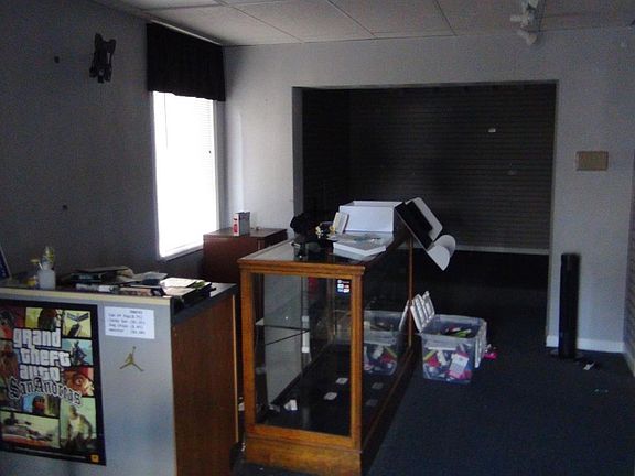 2nd image of 3639 Glenmore Ave #1