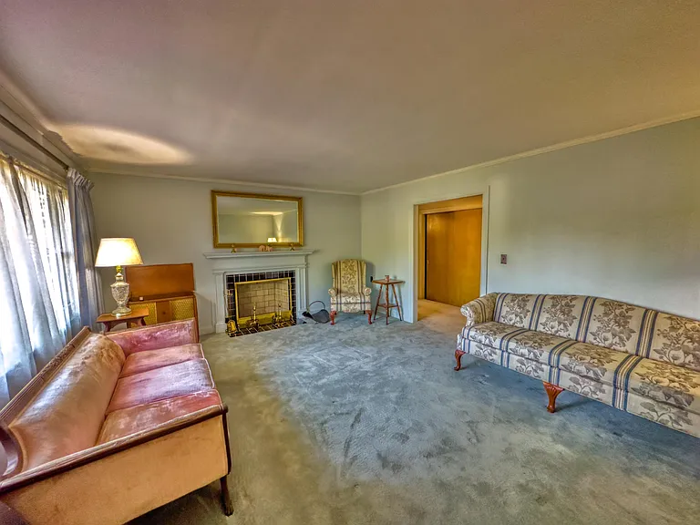 229 Pee Dee Ave — Photo 3