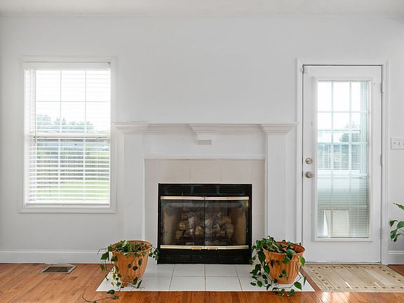 3rd image of 1178 Snoopy Dr