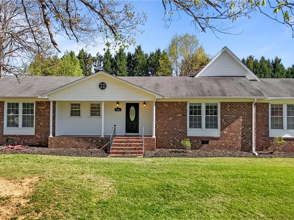1046 Trogdon Dr, Eden, NC 27288