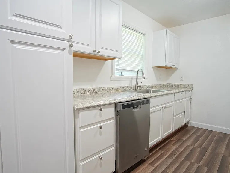 6037 Syrcle Ave — Photo 6