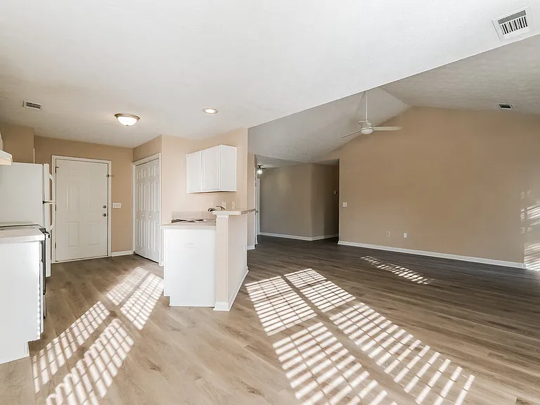 5400 Princeton Oaks Dr — Photo 6
