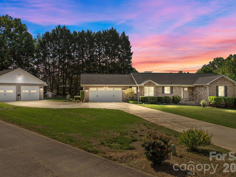1st image of 3030 Lydia Ln