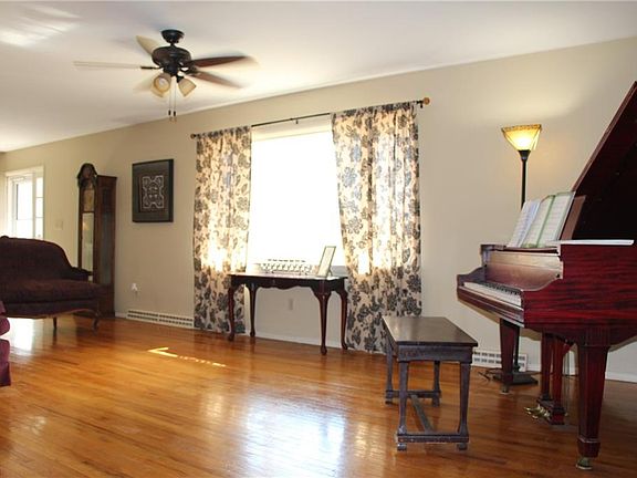 5th image of 2011 Rosewood Dr
