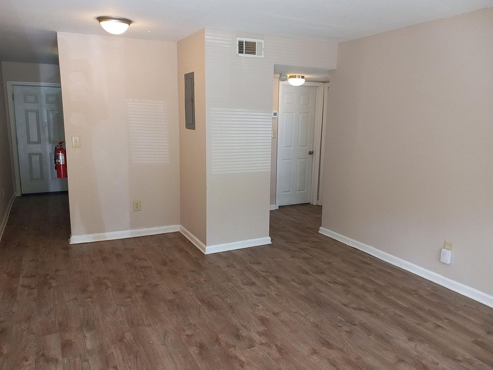 1st image of 703 Putnam Dr APT 8