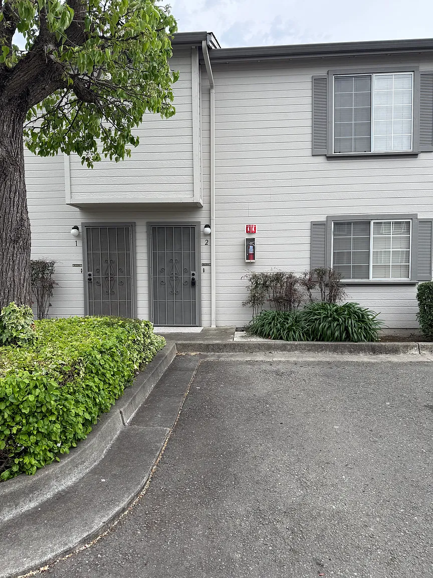 21035 Wilbeam Ave APT 2 photo 1