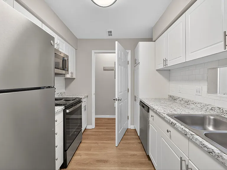 Nevin Place Apartments — Photo 36