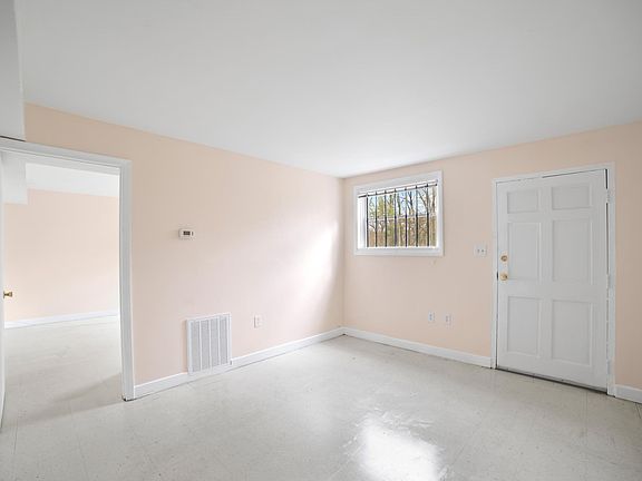 3rd image of 206 Dove St