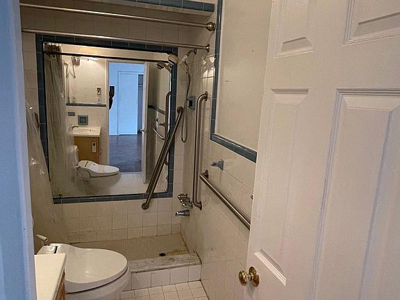 5th image of 5720 Wissahickon Ave APT D5