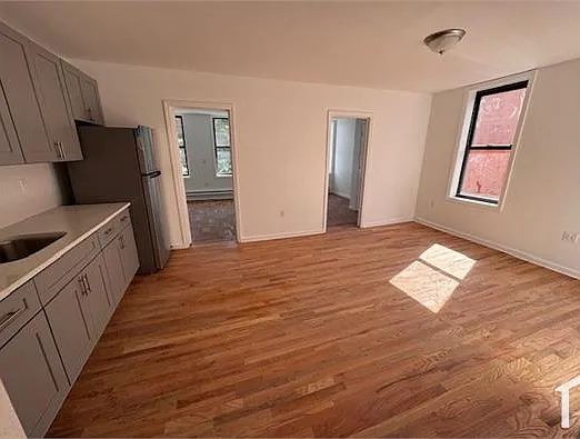 3 bed, 800 sqft, $3,700 — Photo 3