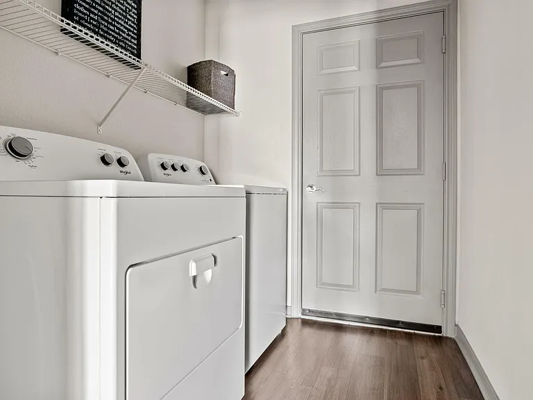 Avenues at Cypress - Laundry Room