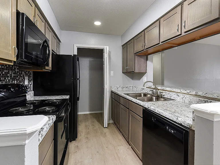 Stoneleigh Apartments — Photo 23