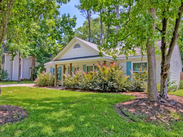 528 Castle Hall Rd, Mount Pleasant, SC 29464