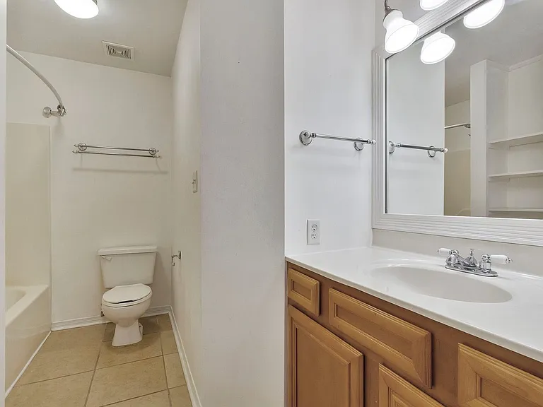 9 Forest Breeze Ct — Photo 16