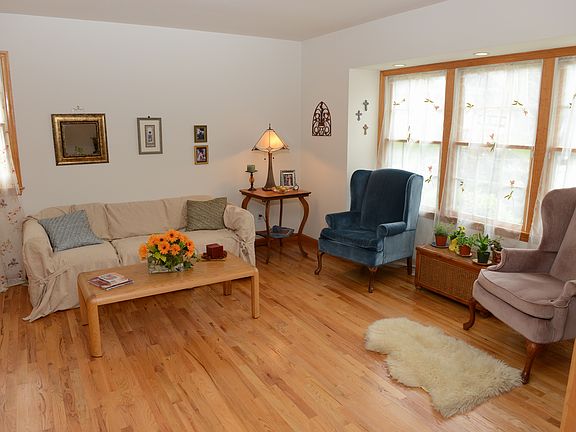 4th image of 315 Neal Dow Ave