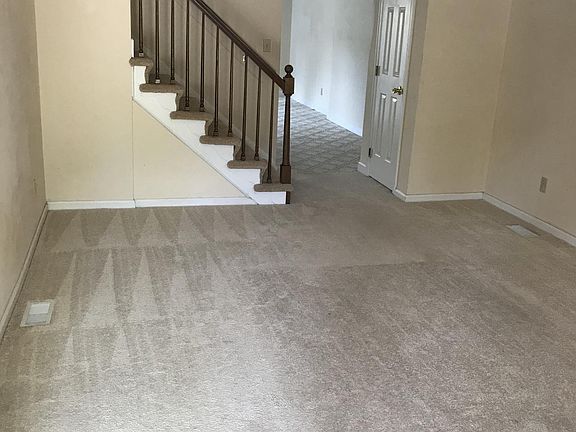 Carpeted formal livingroom
