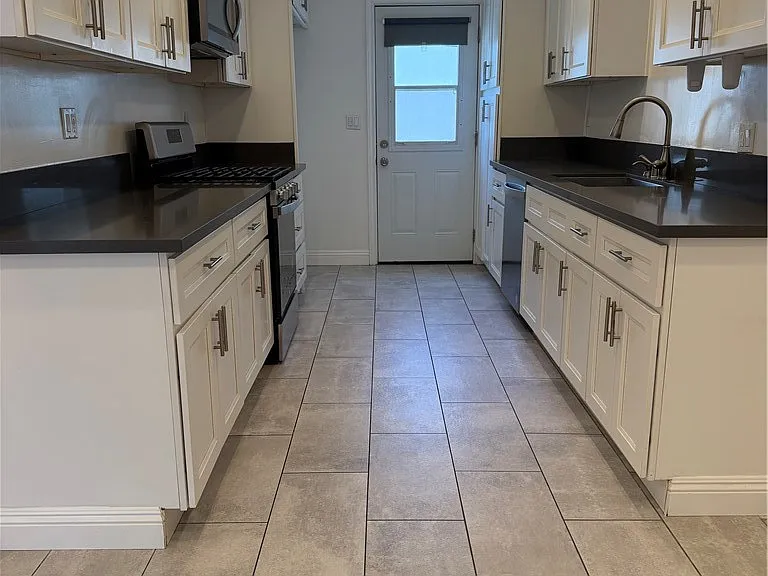 18531 Mansel Ave — Photo 3
