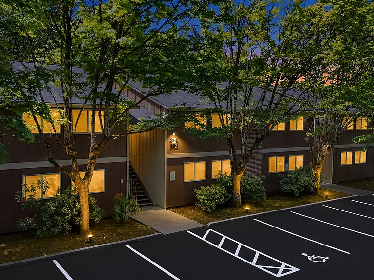 Maple Knoll Apartments — Photo 15