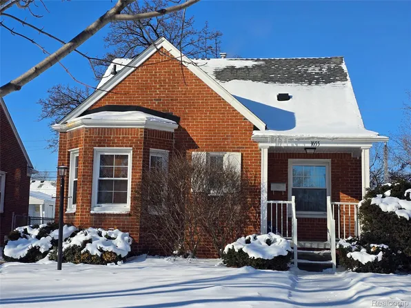 1633 Mayburn St, Dearborn, MI 48128