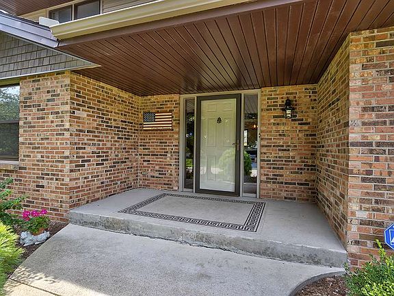3rd image of 5657 Lambeth Ln