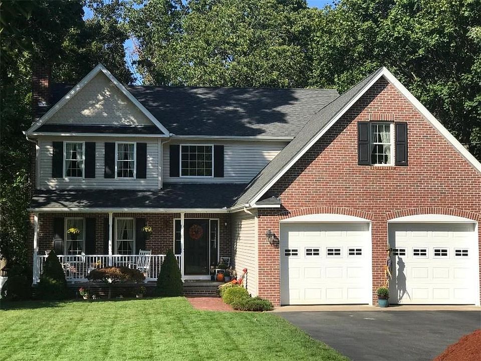 1st image of 22 Tiffany Ave