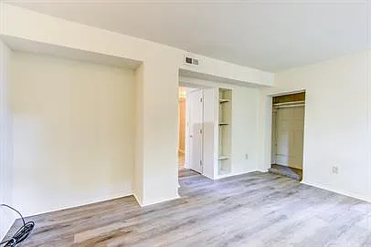 3 E Spring St — Photo 15