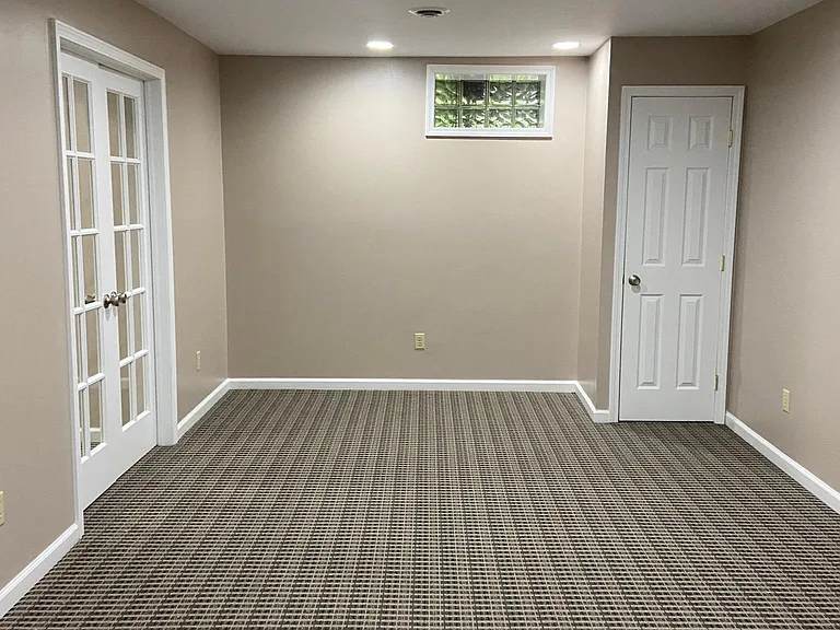 30 Clayburne Blvd — Photo 13