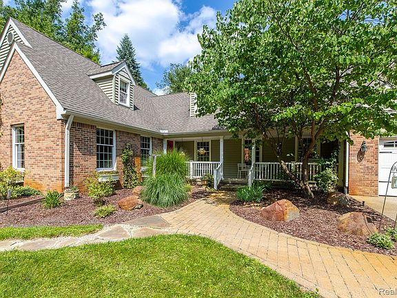 2nd image of 2411 Farmbrook Trl