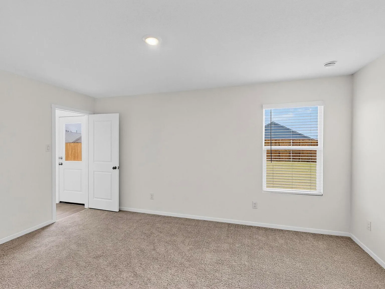 4 bed, 1667 sqft, $2,250 — Photo 2