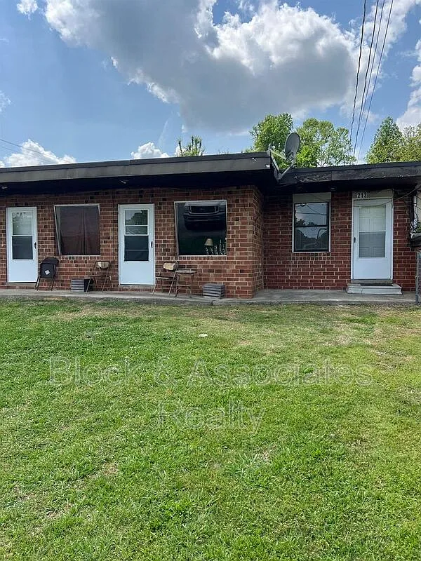 2 bed, 1.0 bath, $675 — Photo 1