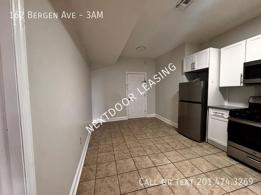 162 Bergen Ave — Photo 3