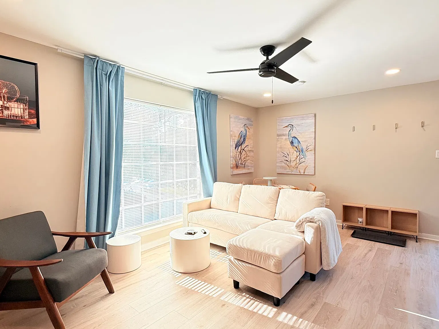 2 bed, 1.5 bath, 850 sqft, $1,800 — Photo 3
