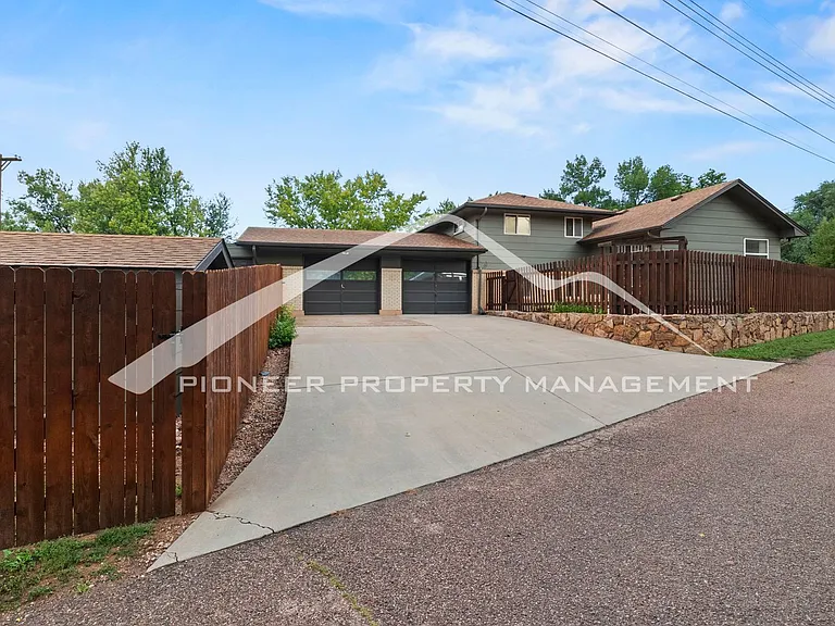 1024 Pike Dr — Photo 23