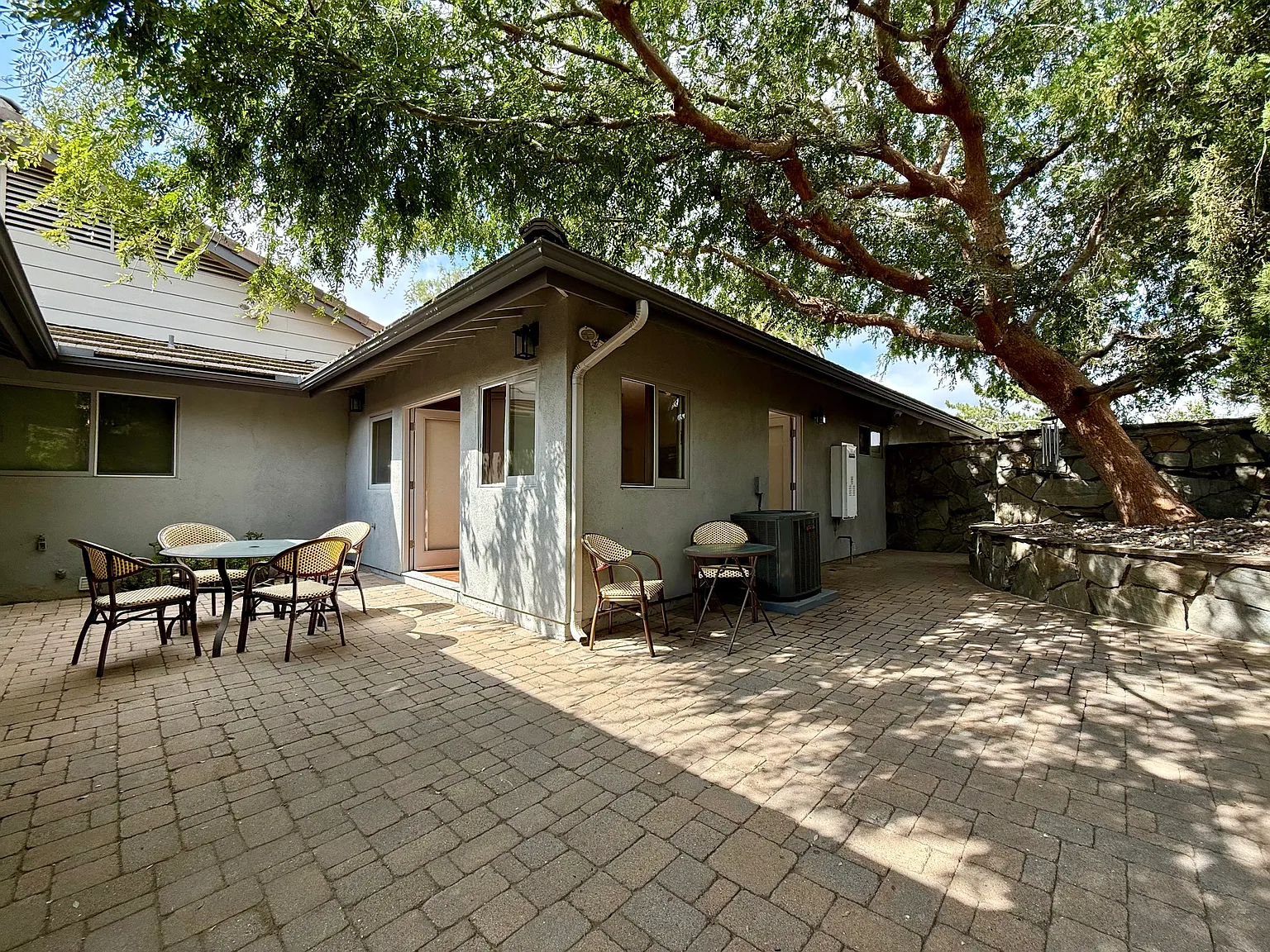2 bed, 2.5 bath, 1000 sqft, $3,250 — Photo 1
