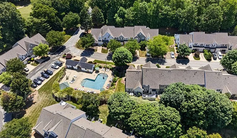 805 Creek Crossing Trl — Photo 29