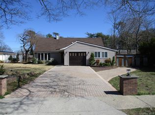 39 Split Cedar Drive, Islandia, NY